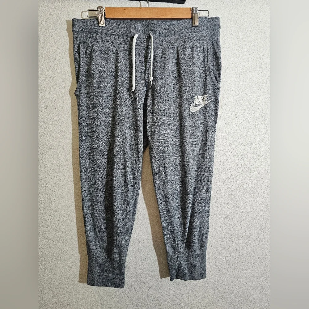 Nike Charcoal Gray Capri Sweatpants - Picture 4 of 7